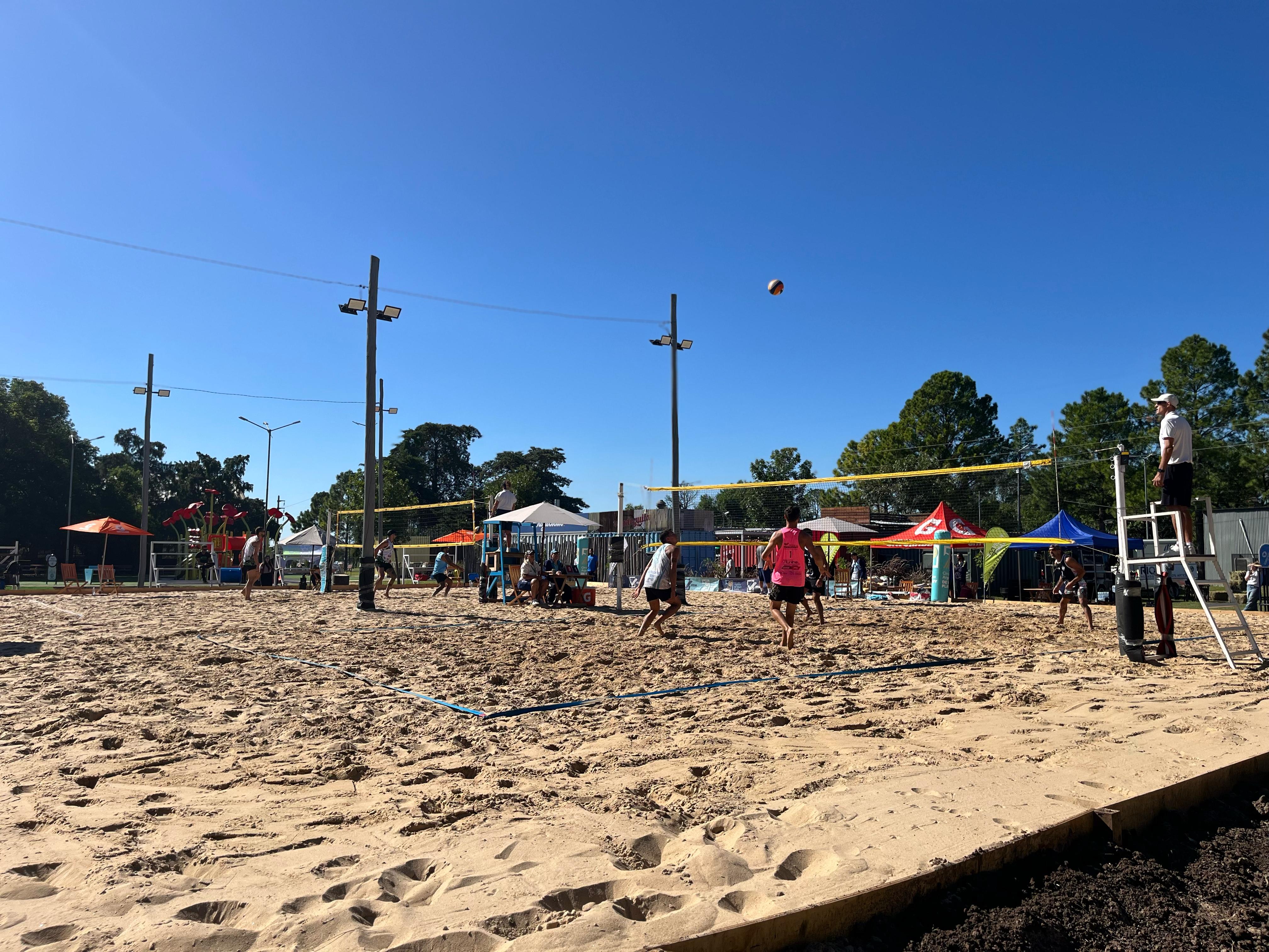 Treinta parejas y entrada gratuita: cómo será el torneo nacional de voley playa que se jugará en Funes